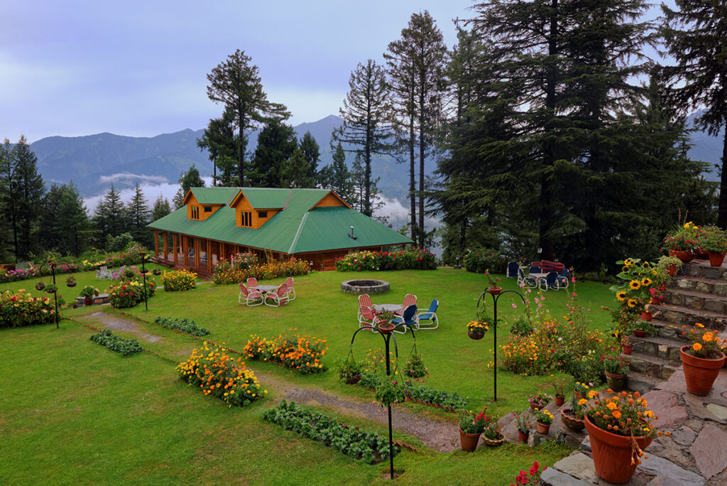 Mitsubshi Jeep Rent a Car Shogran